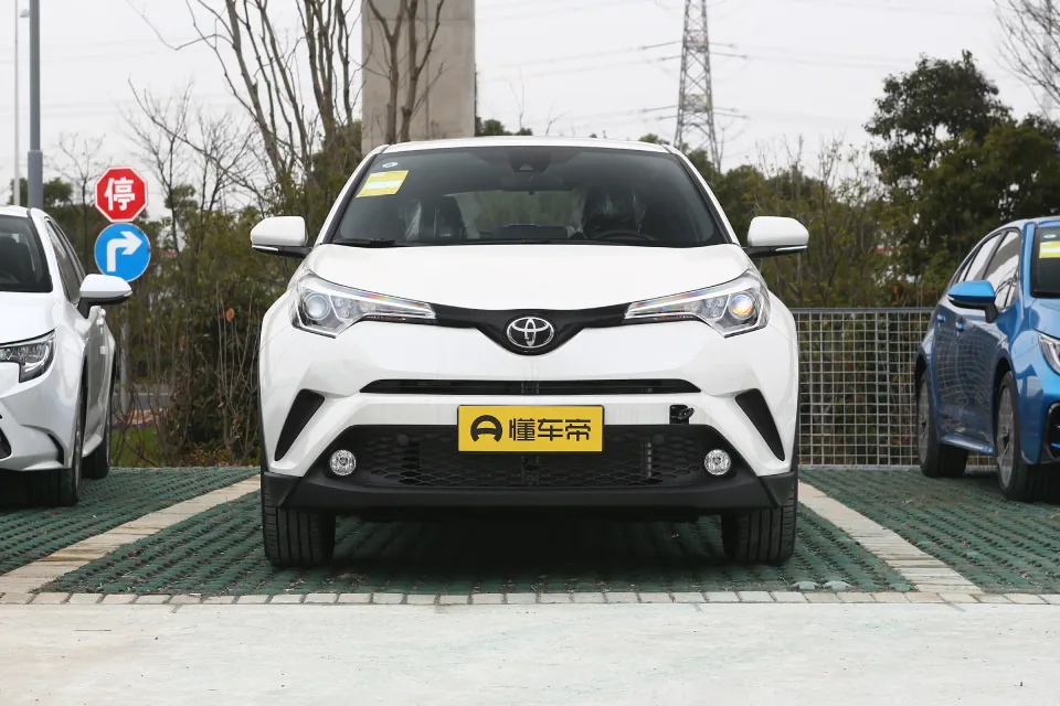 Toyota C-HR из Китая, вид спереди