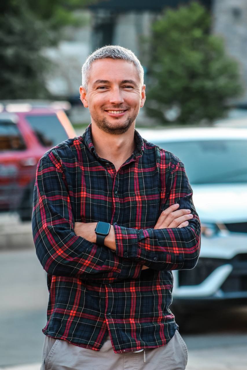 Pavel-Auto: Павел в автосалоне